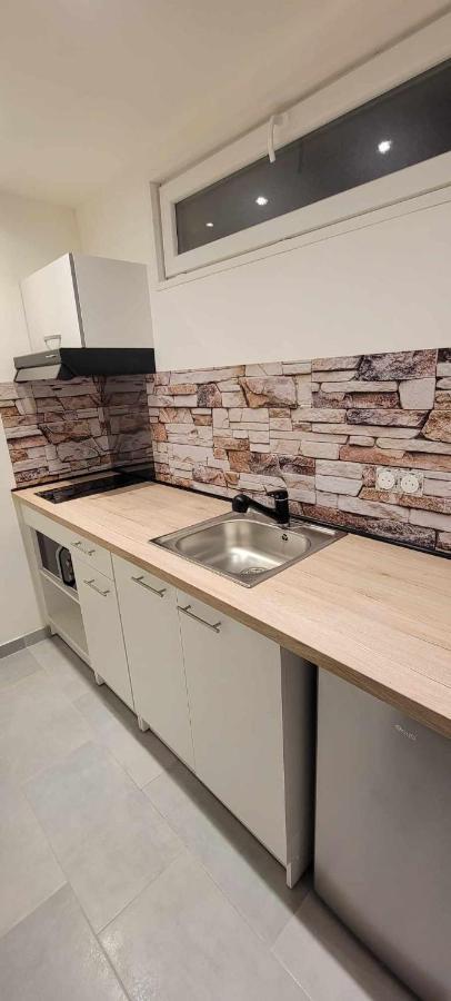 Studio Apartment Saint-Hilaire-du-Rosier